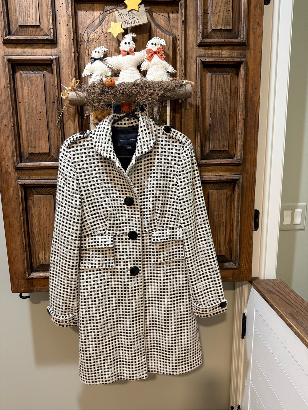 Banana Republic Black & Cream Checked Mid-length Coat